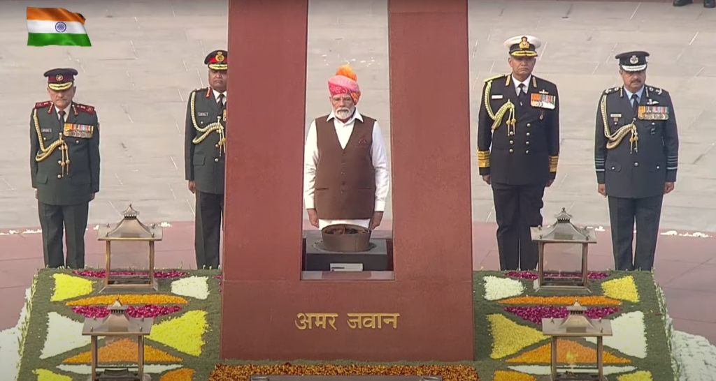 Prime Minister Modi Paying His Respects To Indias Brave Hearts Joined By The Three Service Chiefs. - Guruji8Webstories